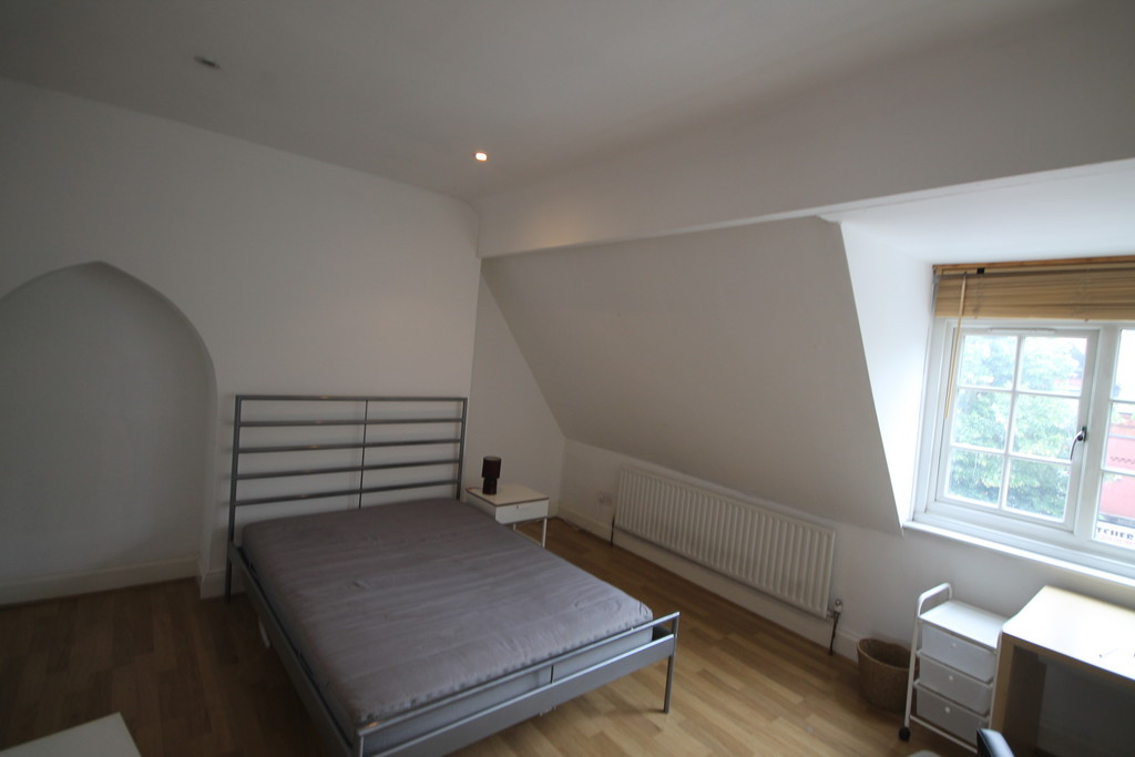3 bed student house to rent on Narborough Road, Leicester, LE3 0LE
