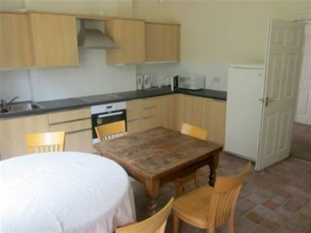7 bed student house to rent on Ravenswood Rd, Bristol, BS6 6BN StuRents