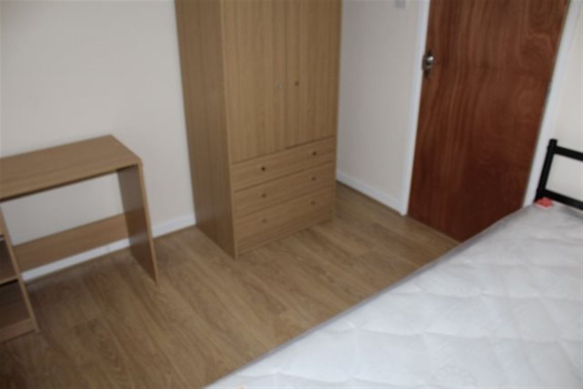 5 Bed Student House To Rent On Egerton Road Liverpool L15 2HW StuRents 5-bed-student-house-to-rent-on-egerton-road-liverpool-l15-2hw-sturents