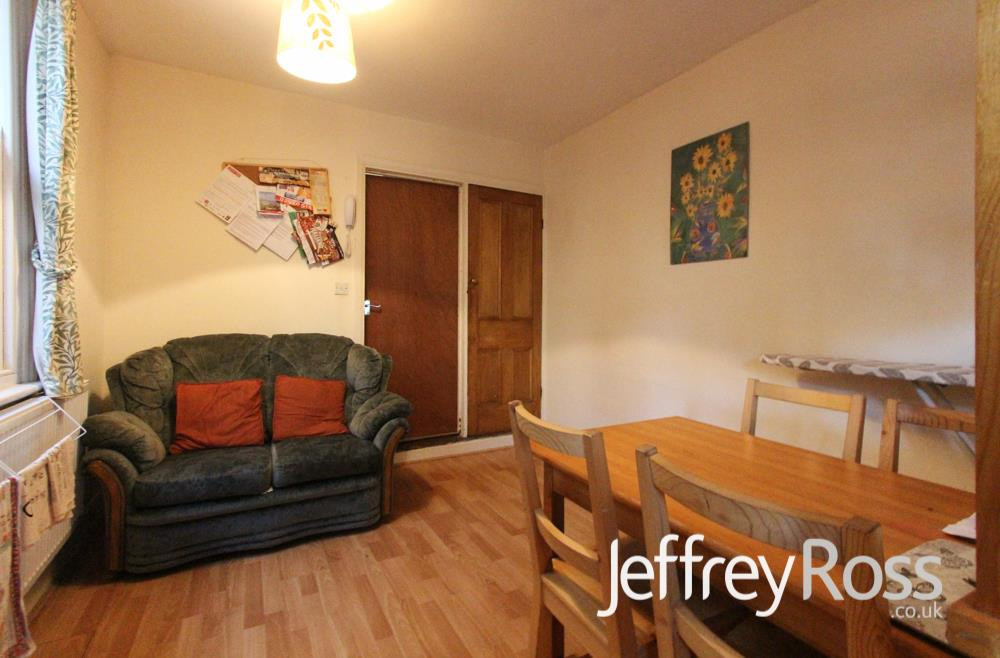 3 bed student house to rent on Llantrisant Street, Cardiff, CF24 4JE
