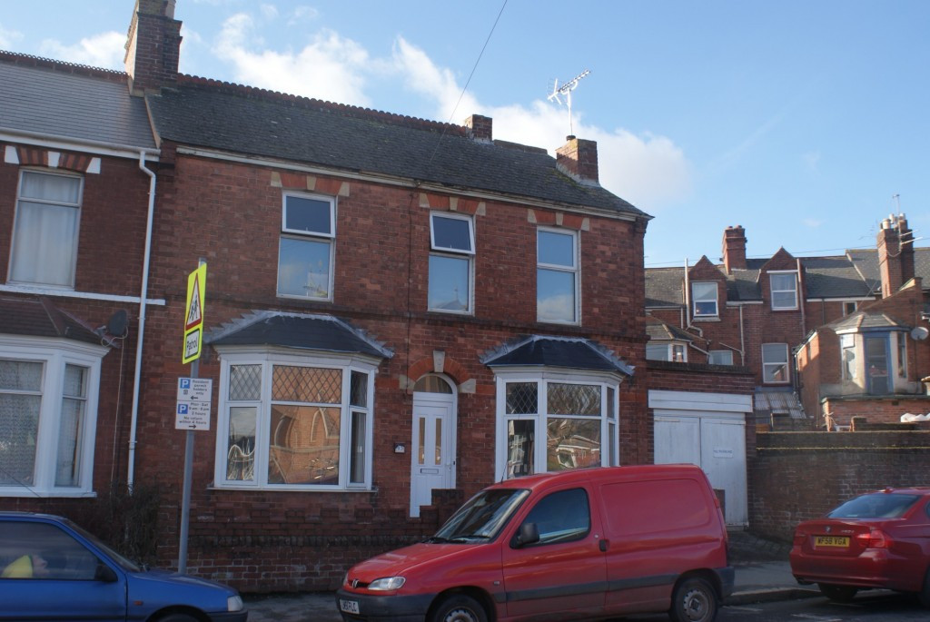5 bed student house to rent on 45 Mount Pleasant Road, Exeter, EX4 7AQ StuRents