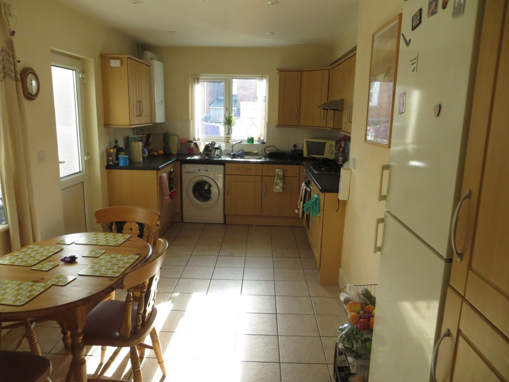 4 bed student house to rent on 35 Pinhoe Road, Exeter, EX4 7HS StuRents