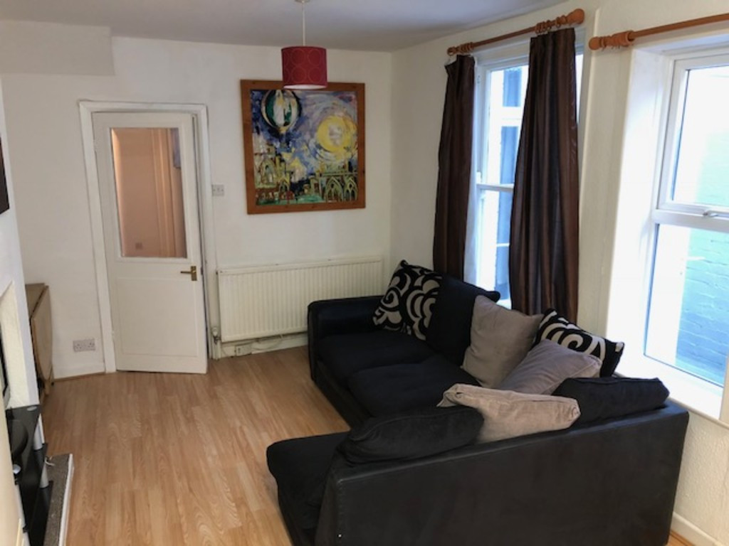 5 bed student house to rent on Pinhoe Road, Exeter, EX4 7HL StuRents