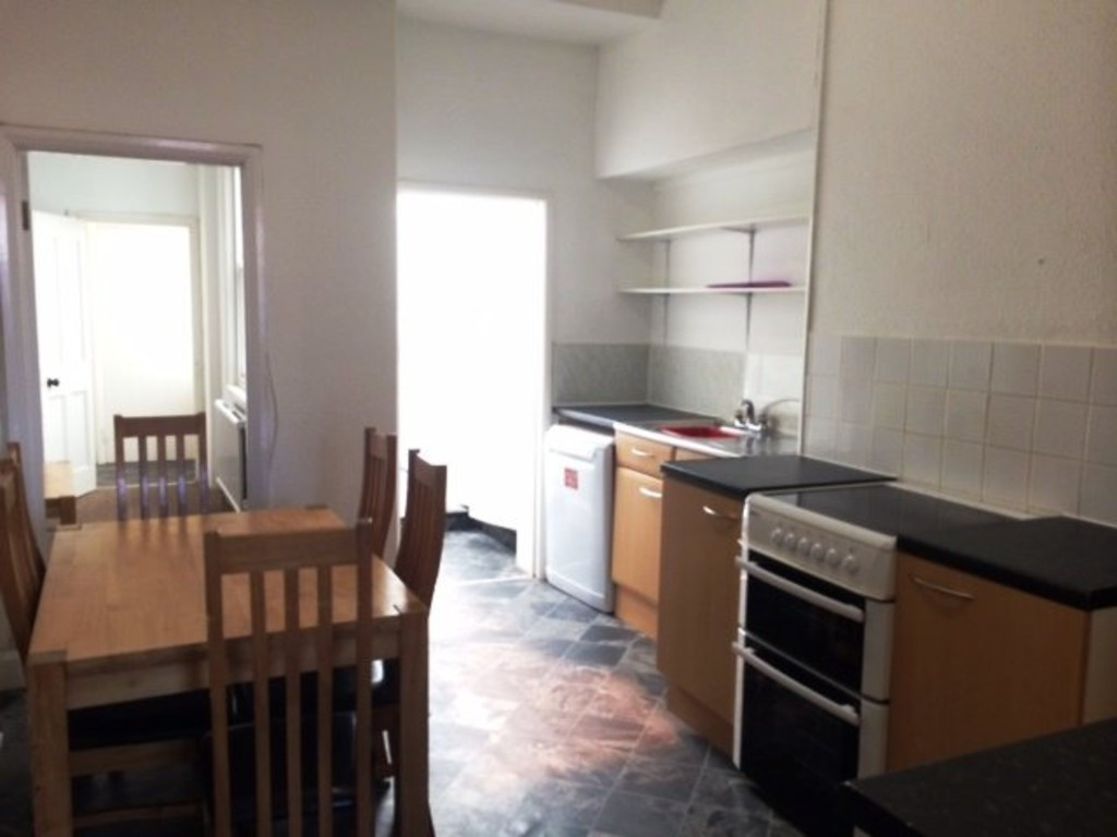 6 bed student house to rent on Leighton Terrace, Exeter, EX4 6AZ StuRents