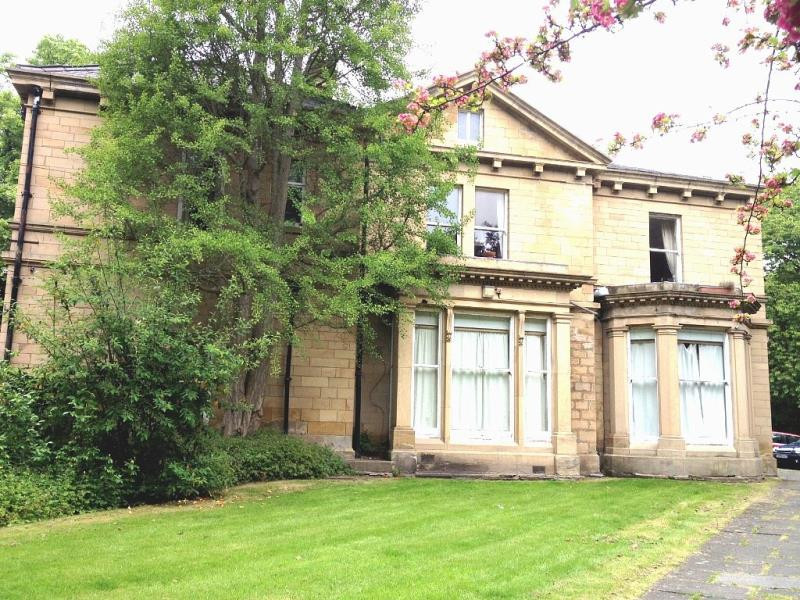 Student studio flat to rent on Ridgeway House, Leeds, LS6 2DZ StuRents