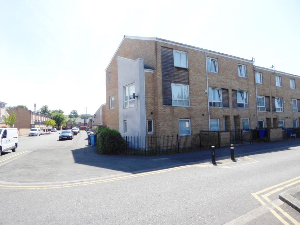 4 bed student house to rent on Aspull Walk, Manchester, M13 9ER StuRents