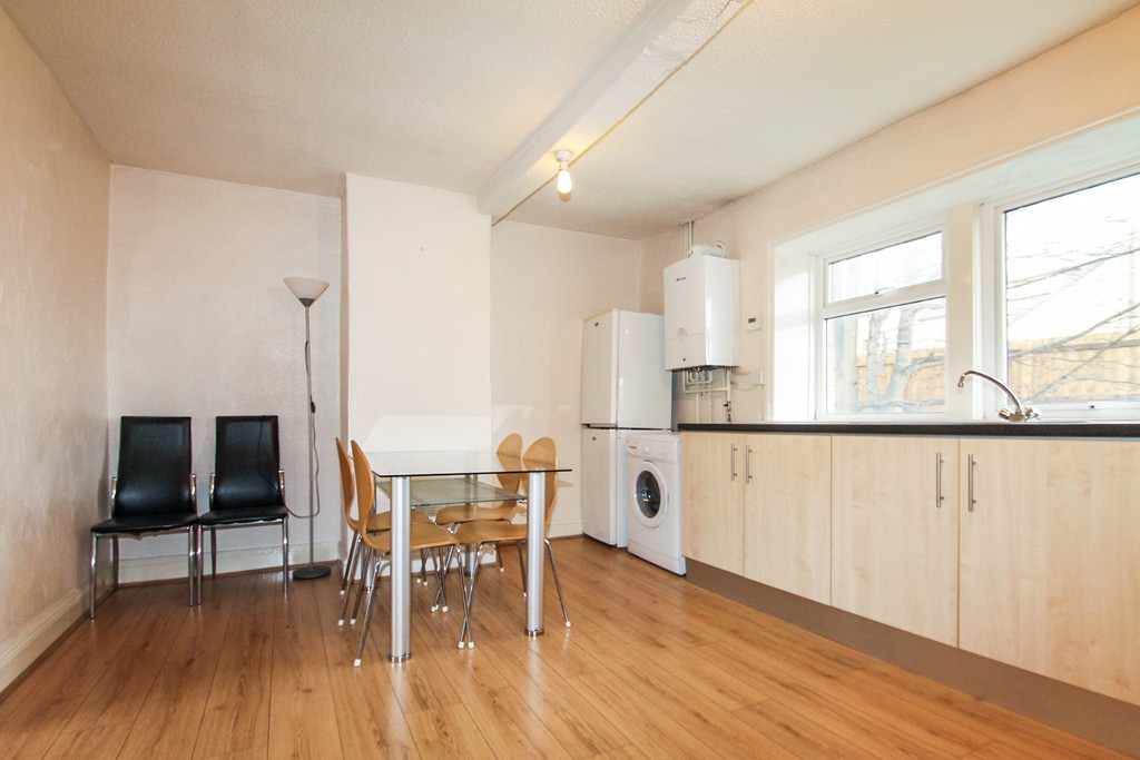 1 bed student house to rent on Lowtown, Pudsey, LS28 7AA StuRents