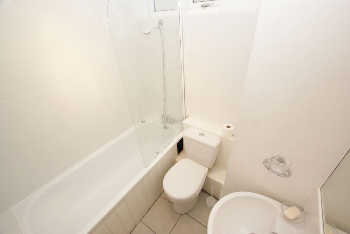 3 bed student house to rent on Cotham Brow, Bristol, BS6 6AP StuRents