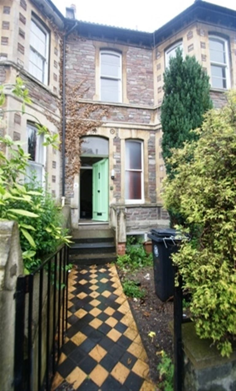 8 bed student house to rent on Waverley Road, Bristol, BS6 6EX StuRents