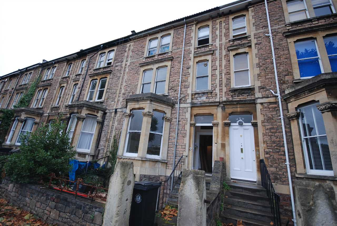 2 bed student house to rent on First Floor Flat Alma Vale Road, Bristol