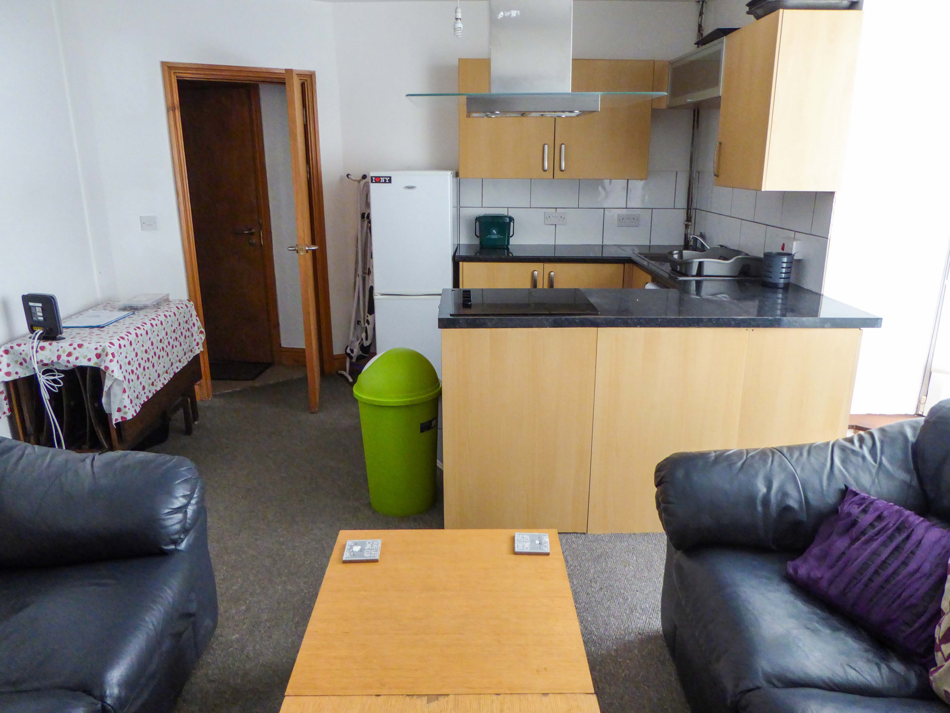 3 bed student house to rent on Oystermouth Road, Swansea, SA1 3UL StuRents