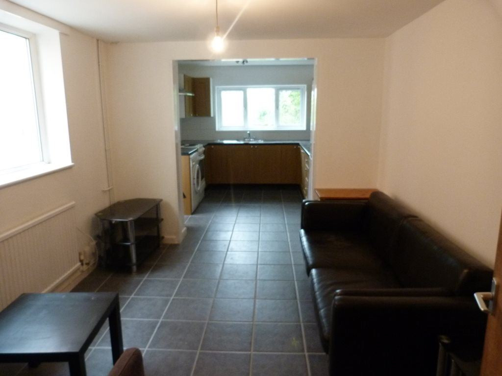4 bed student house to rent on Elm Street, Cardiff, CF24 3QS StuRents