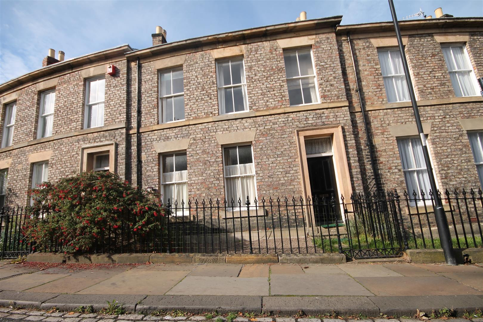 2 bed student house to rent on St Thomas Crescent, Newcastle, NE1 4LG