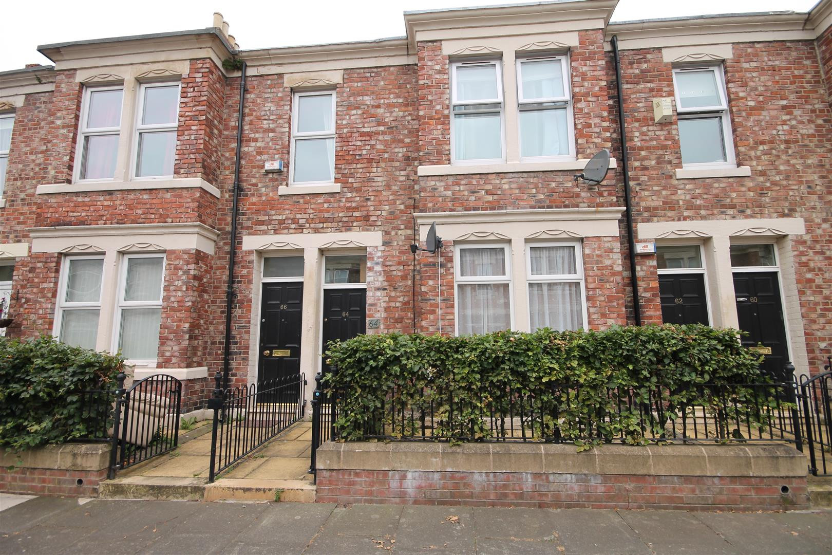 2 bed student in Gateshead Windsor Avenue StuRents