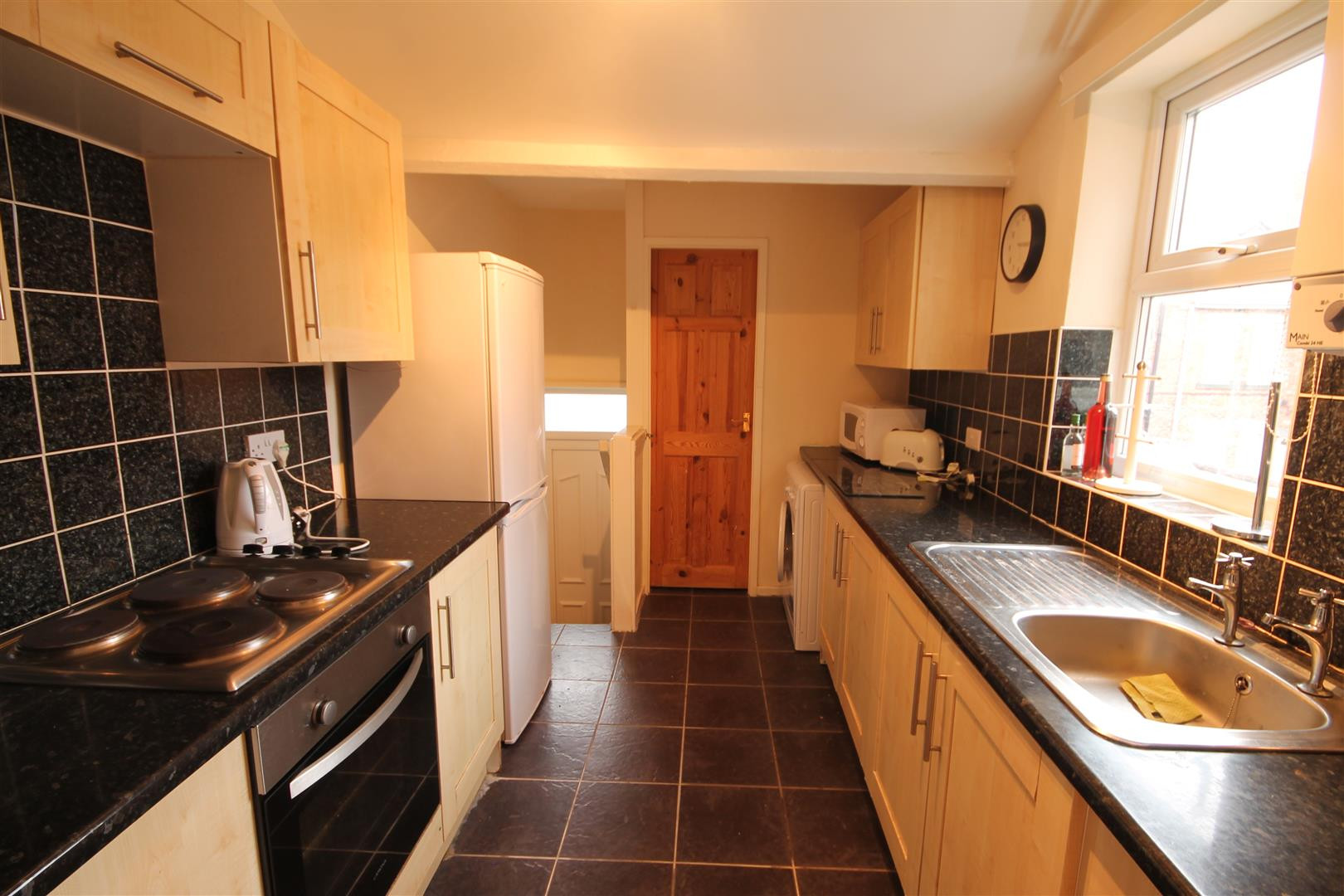 2 bed student house to rent on Windsor Avenue, Gateshead, NE8 4NG