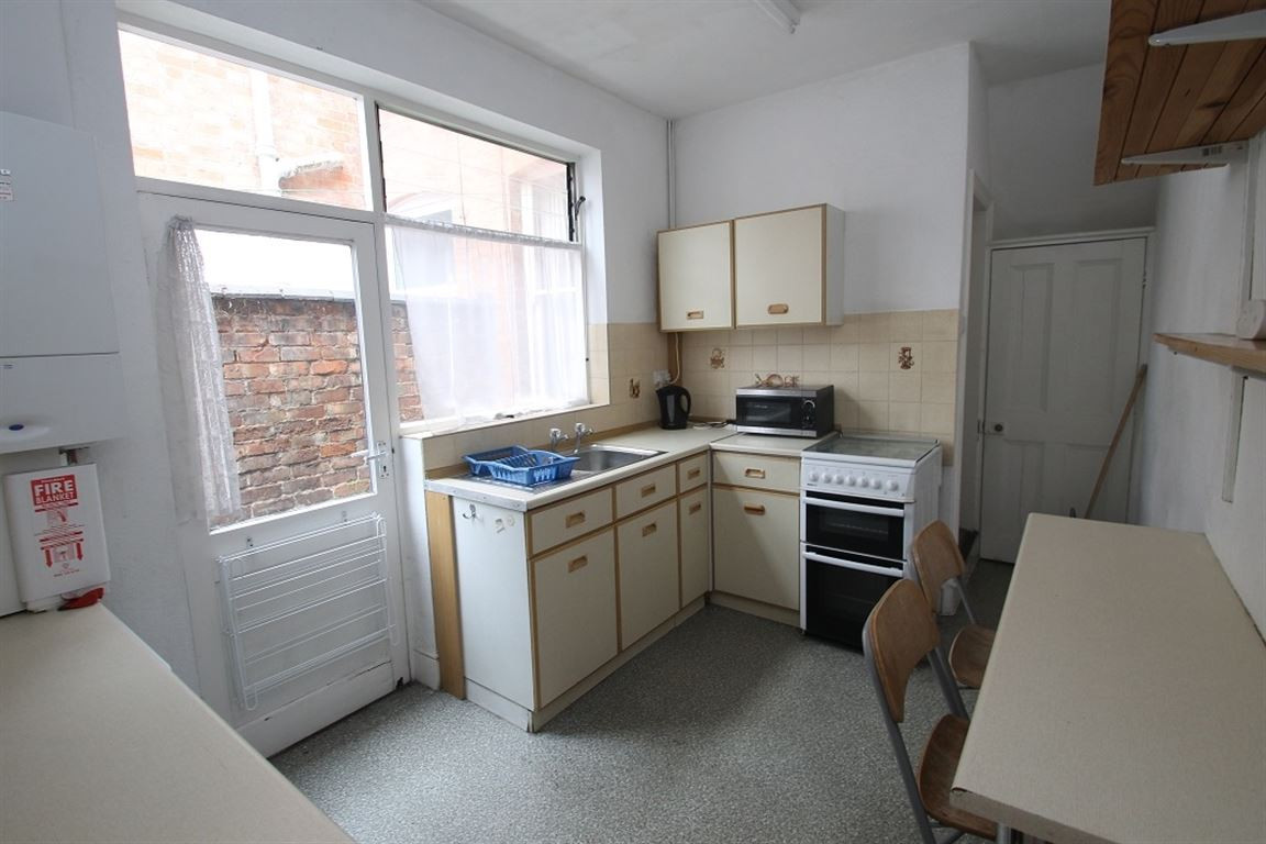 4 bed student house to rent on Beaconsfield Road, Leicester, LE3 0FE