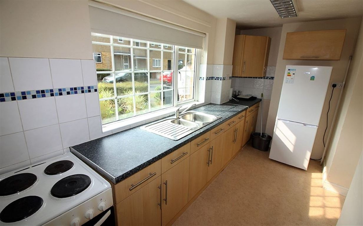 4 bed student house to rent on Cheviots, Hatfield, AL10 8JT StuRents