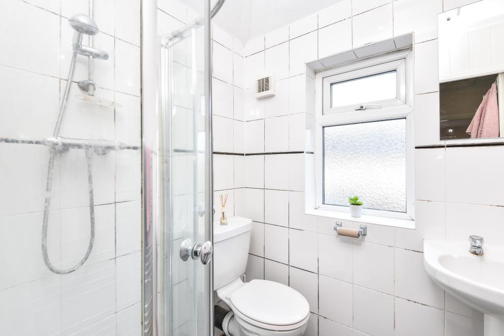 4 bed student house to rent on Cricket Road, Oxford, OX4 3DL StuRents