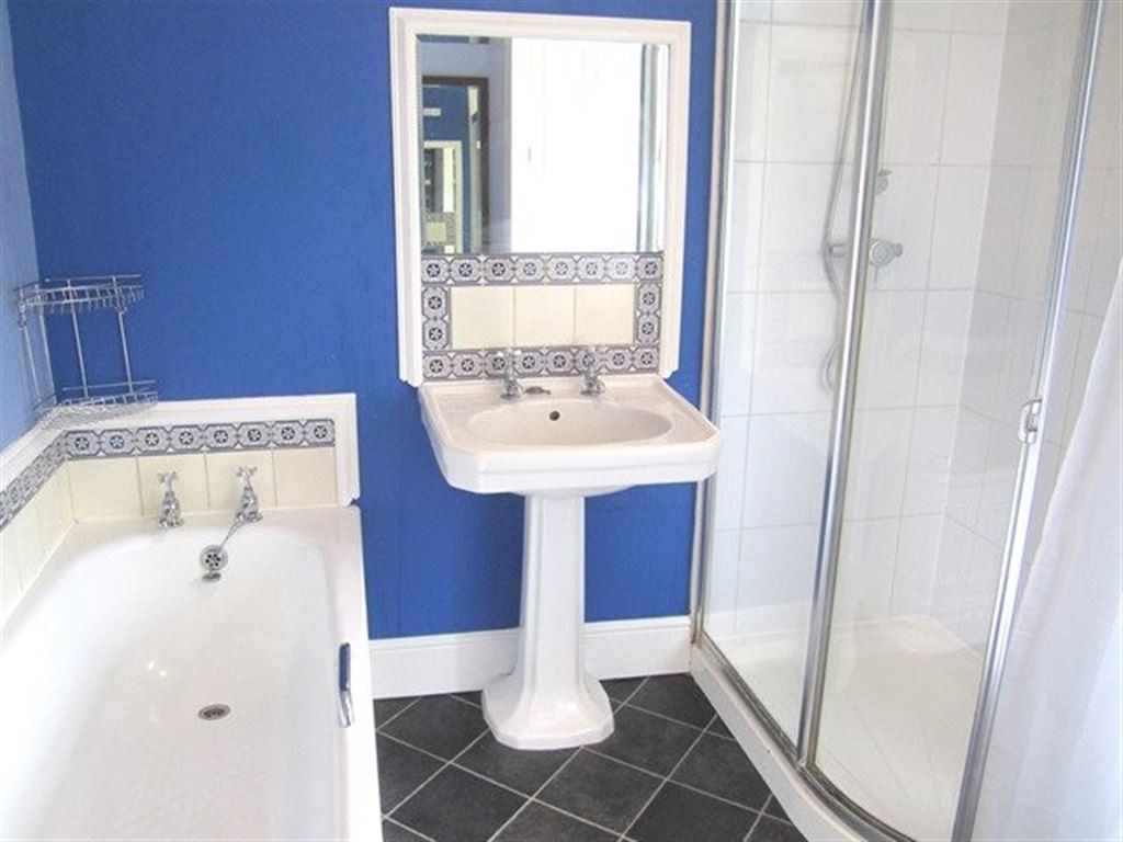 6 bed student house to rent on Feversham Crescent, York, YO31 8HQ