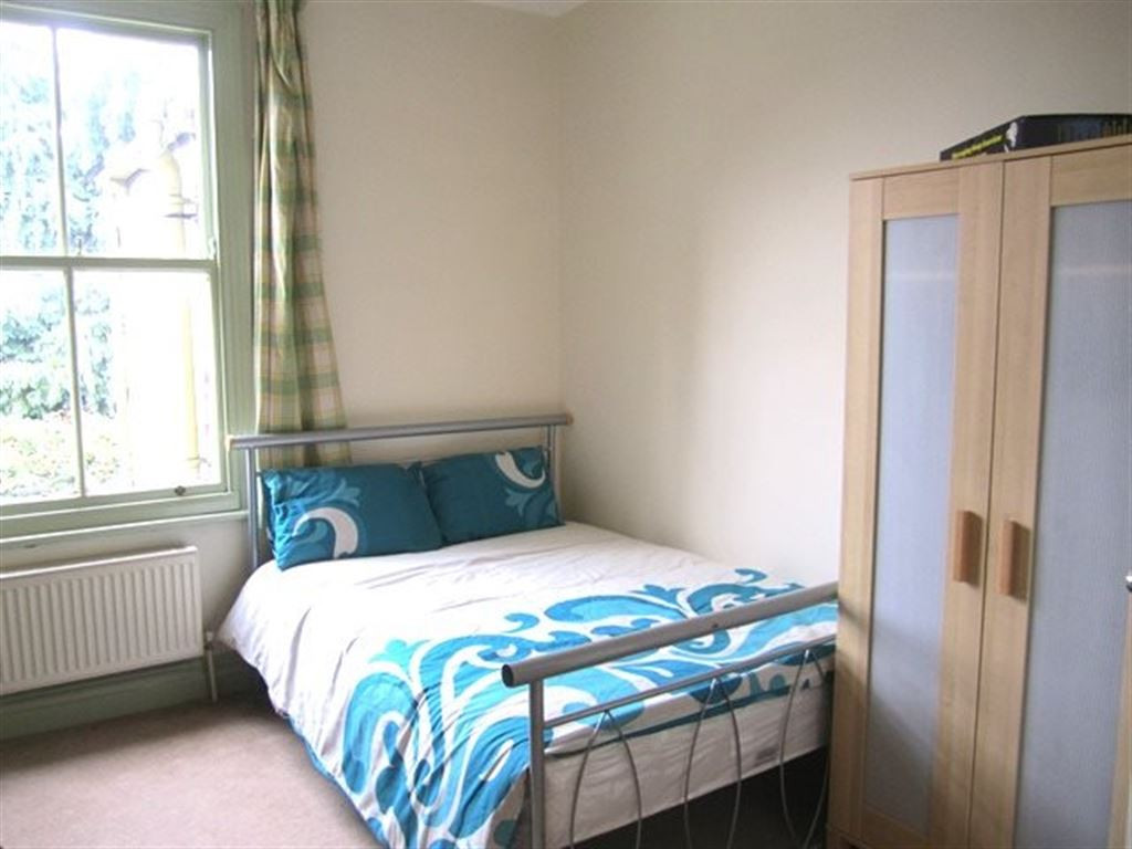 6 bed student house to rent on Feversham Crescent, York, YO31 8HQ