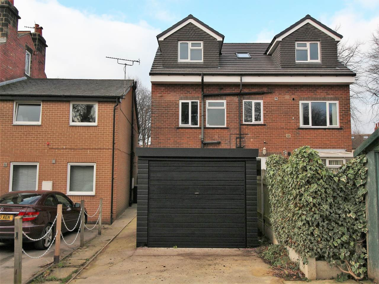 Student studio flat to rent on Stanhope Drive, Leeds, LS18 4LU StuRents