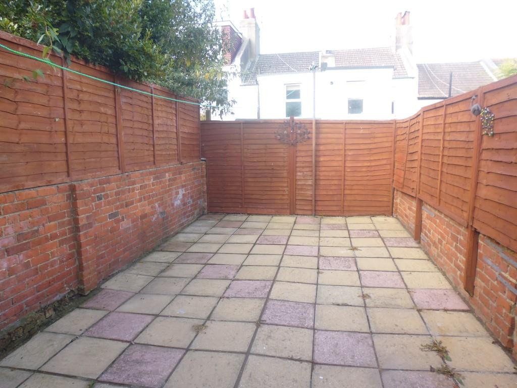 3 bed student house to rent on Sandown Road, Brighton, BN2 3EH StuRents