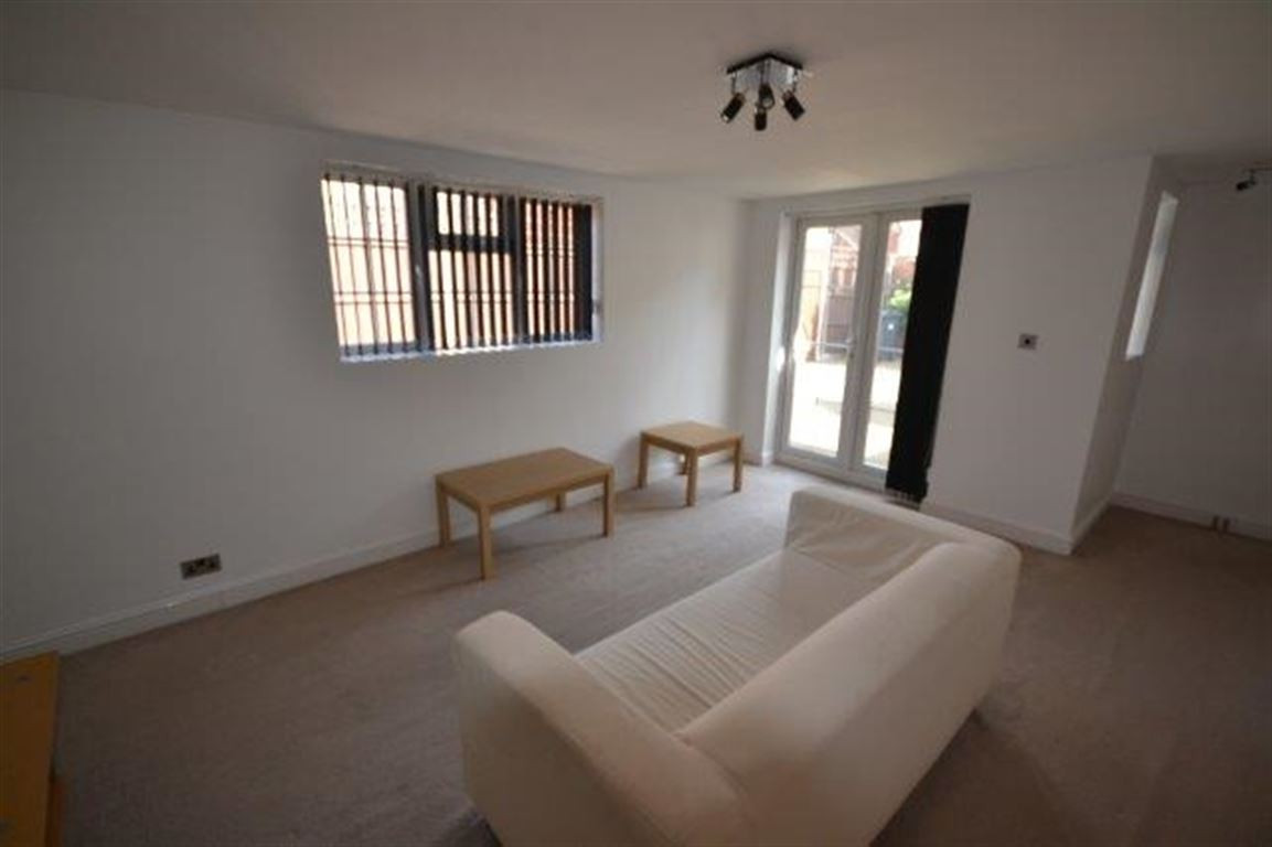 4 bed student house to rent on Elmfield Avenue, Leicester, LE2 1RB StuRents