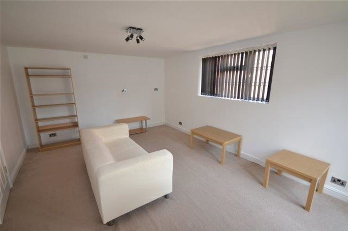 4 bed student house to rent on Elmfield Avenue, Leicester, LE2 1RB StuRents