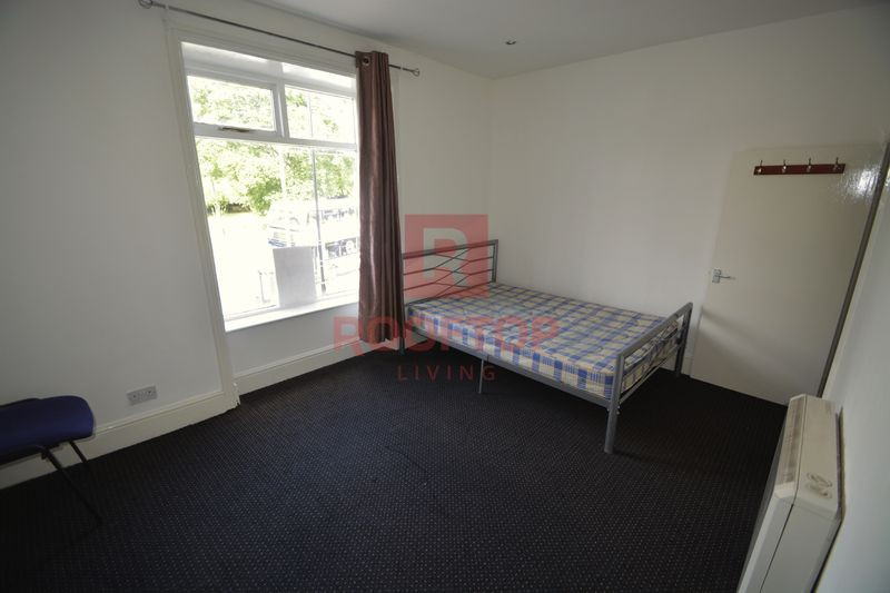 Student studio flat to rent on Otley Road, Leeds, LS6 4BA StuRents