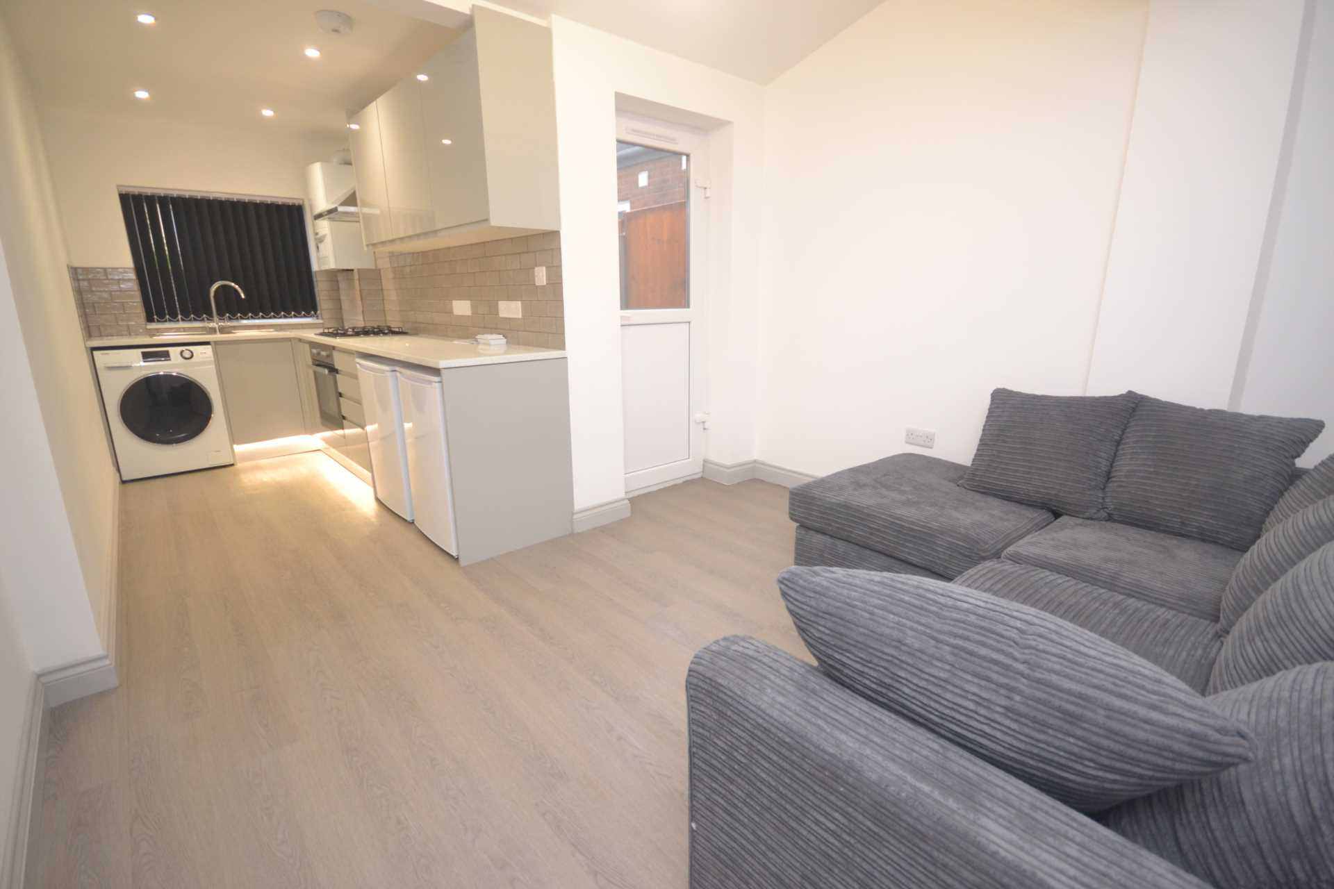 5 bed student house to rent on Christchurch Road, Reading, RG2 7AZ