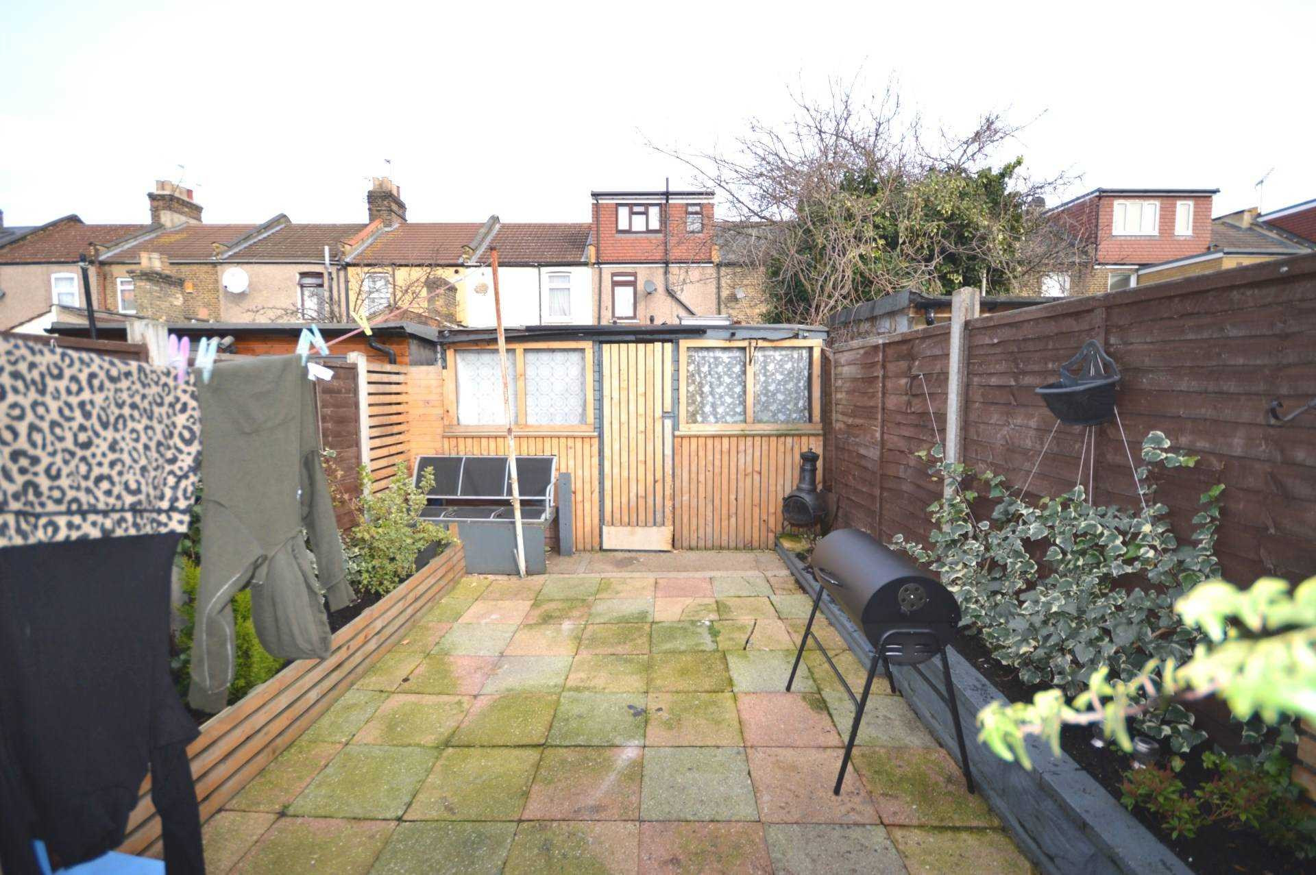 4 bed student house to rent on Humberstone Road, London, E13 9NJ StuRents