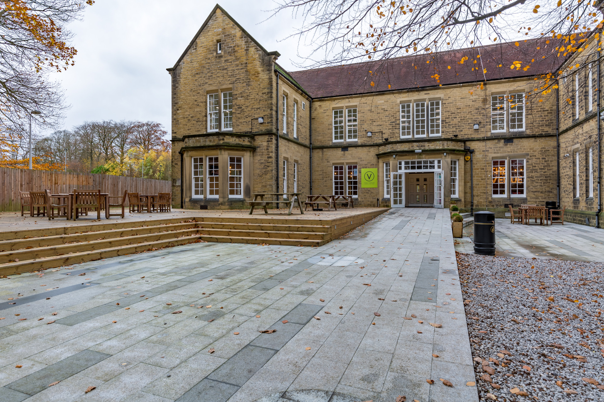 Classic Ensuite student 7 bed flat to rent on Storthes Hall Lane