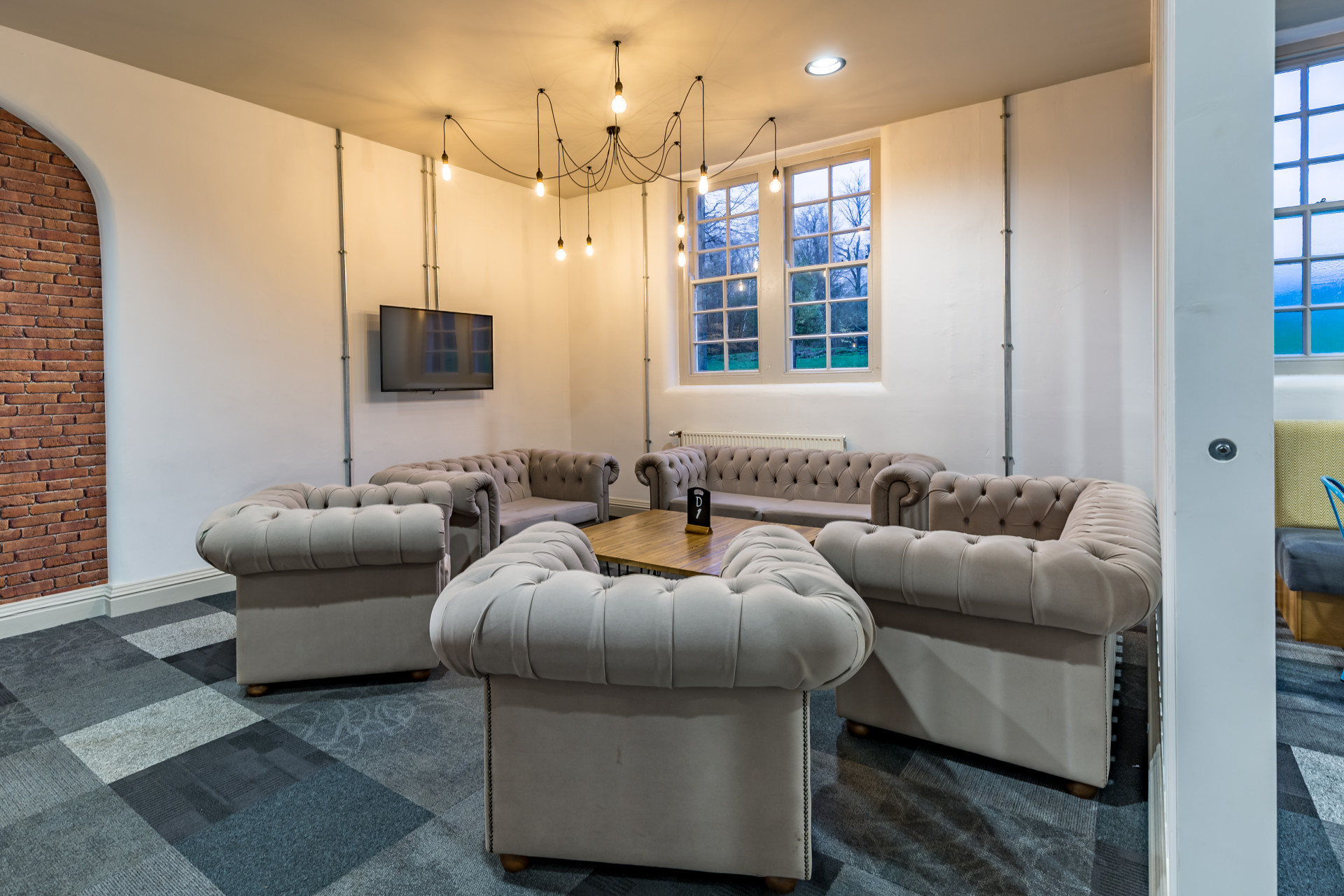 Classic Ensuite student 7 bed flat to rent on Storthes Hall Lane