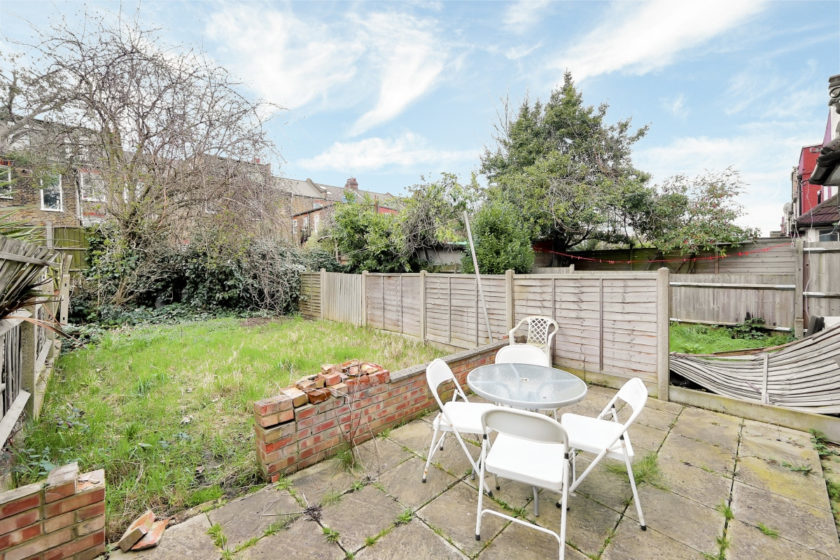 5 bed student house to rent on Fairfax Road, London, N8 0NH StuRents