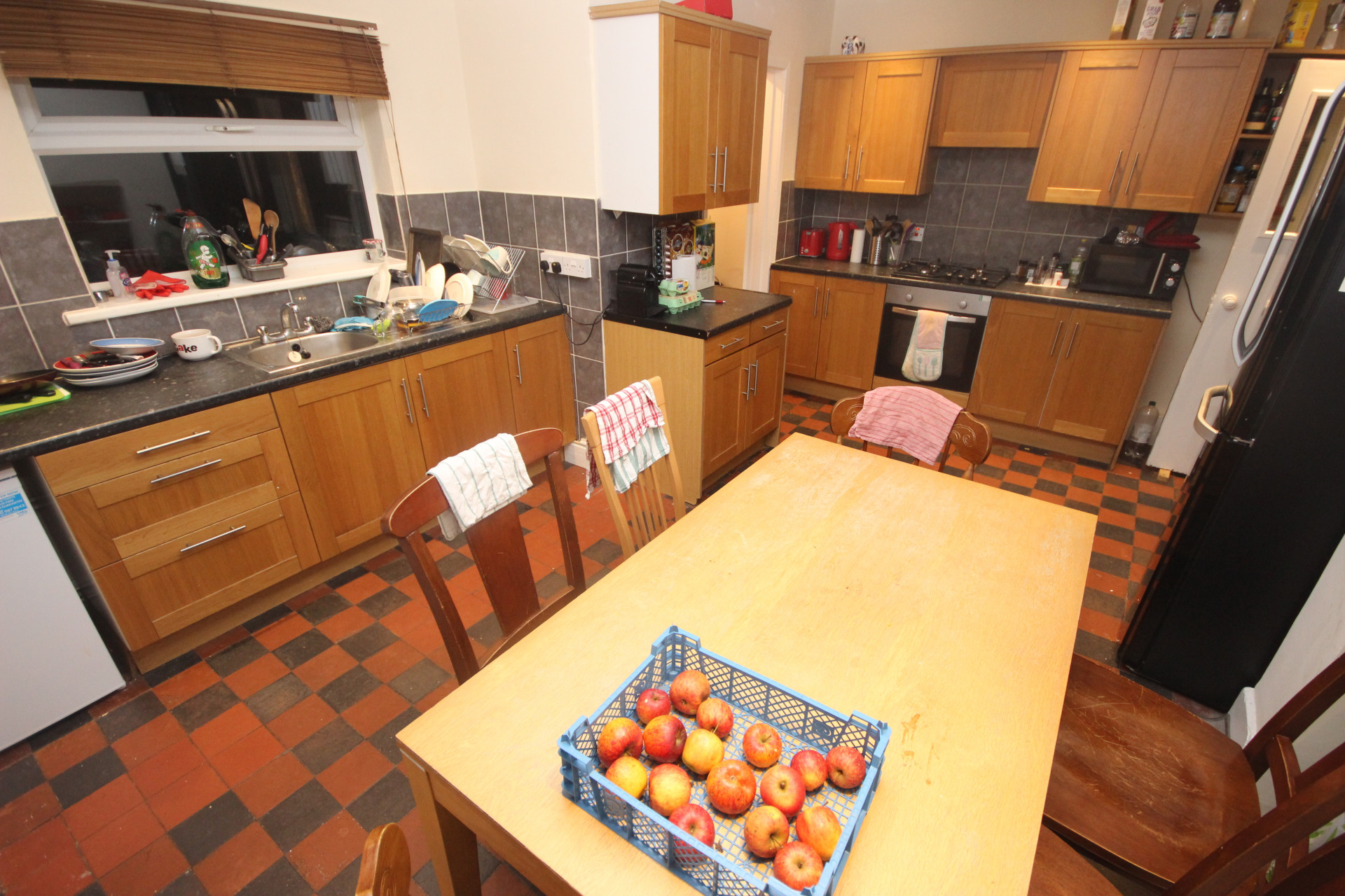 6 bed student house to rent on Gresford Avenue, Chester, CH2 3QB StuRents