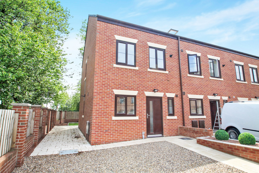 3 bed student house to rent on Lewisham View, Morley, LS27 8FD StuRents