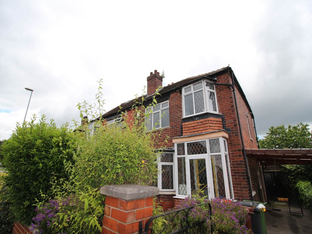 Student studio flat to rent on Eden Crescent, Leeds, LS4 2TS StuRents