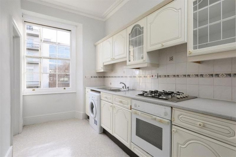 Student studio flat to rent on Buckingham Place, Bristol, BS8 1LH