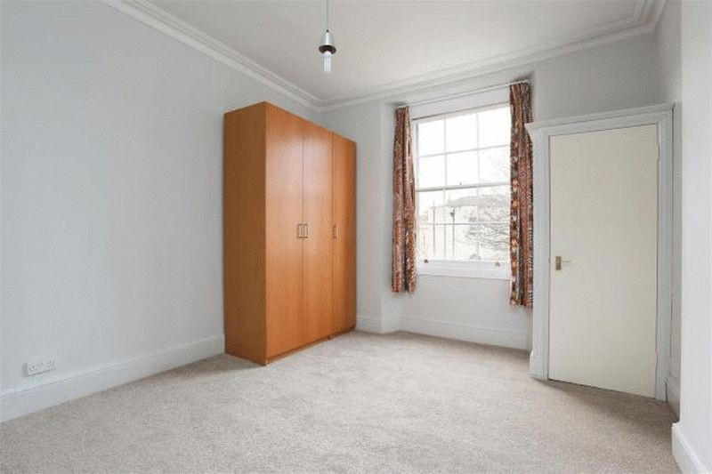 Student studio flat to rent on Buckingham Place, Bristol, BS8 1LH