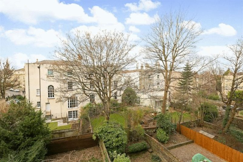 Student studio flat to rent on Buckingham Place, Bristol, BS8 1LH