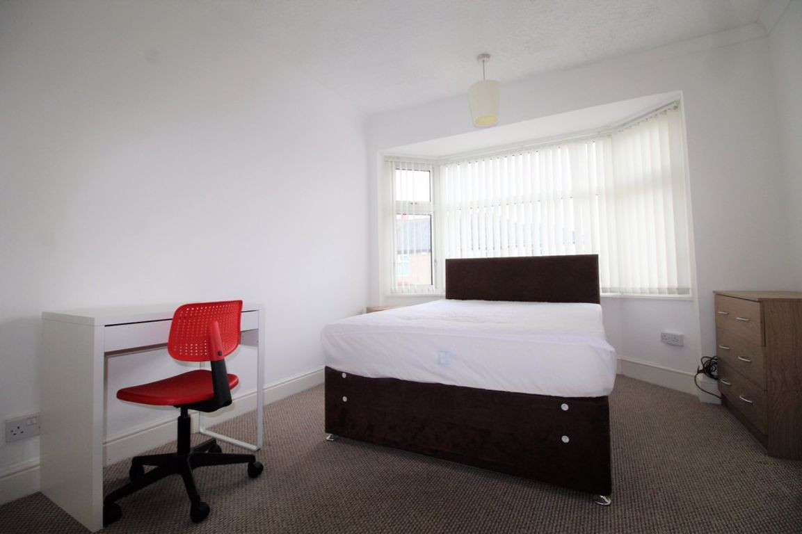 4 bed student house to rent on Biggin Hall Crescent, Coventry, CV3 1GS