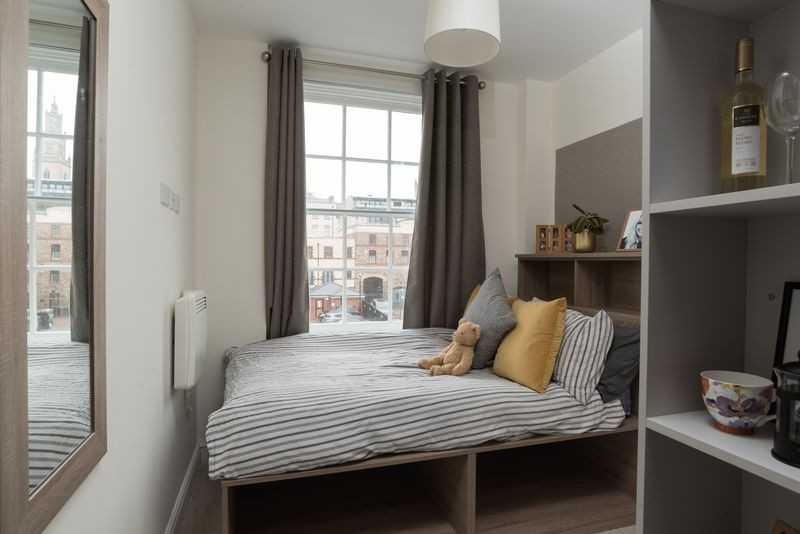 Student studio flat to rent on Pritchard Street, Bristol, BS2 8FJ