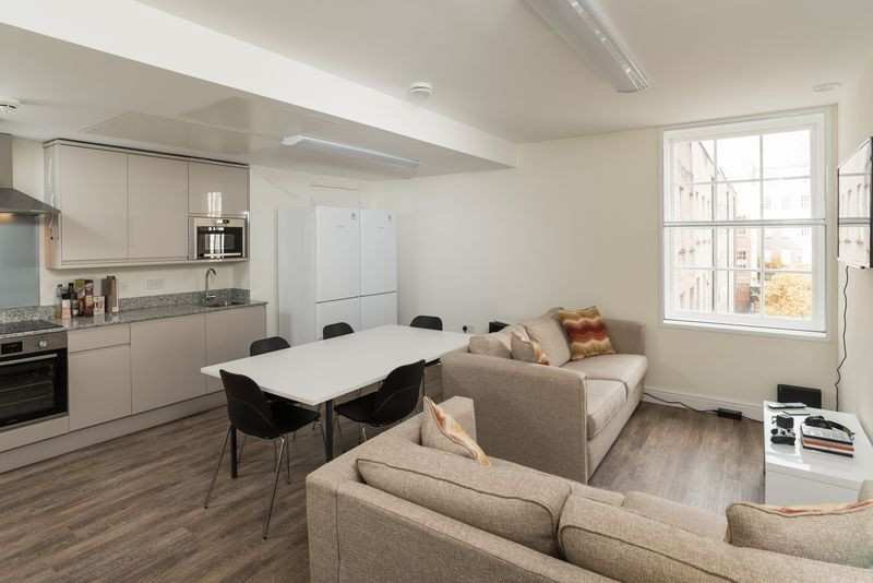 Student studio flat to rent on Pritchard Street, Bristol, BS2 8FJ