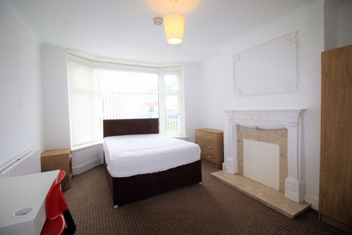 4 bed student house to rent on Biggin Hall Crescent, Coventry, CV3 1GS