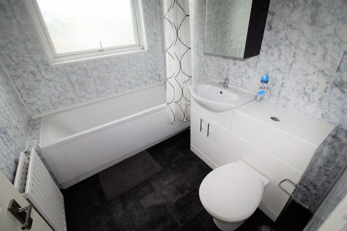 4 bed student house to rent on Biggin Hall Crescent, Coventry, CV3 1GS