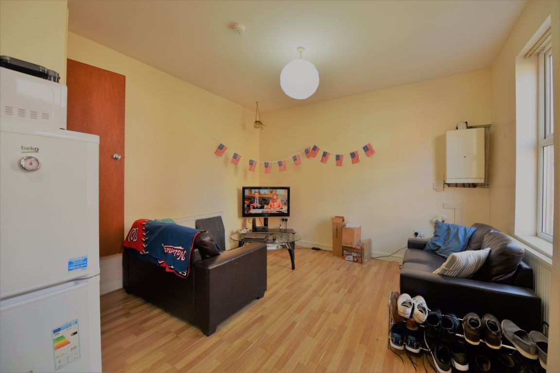 2 bed student house to rent on Kelsall Terrace, Leeds, LS6 1RD StuRents