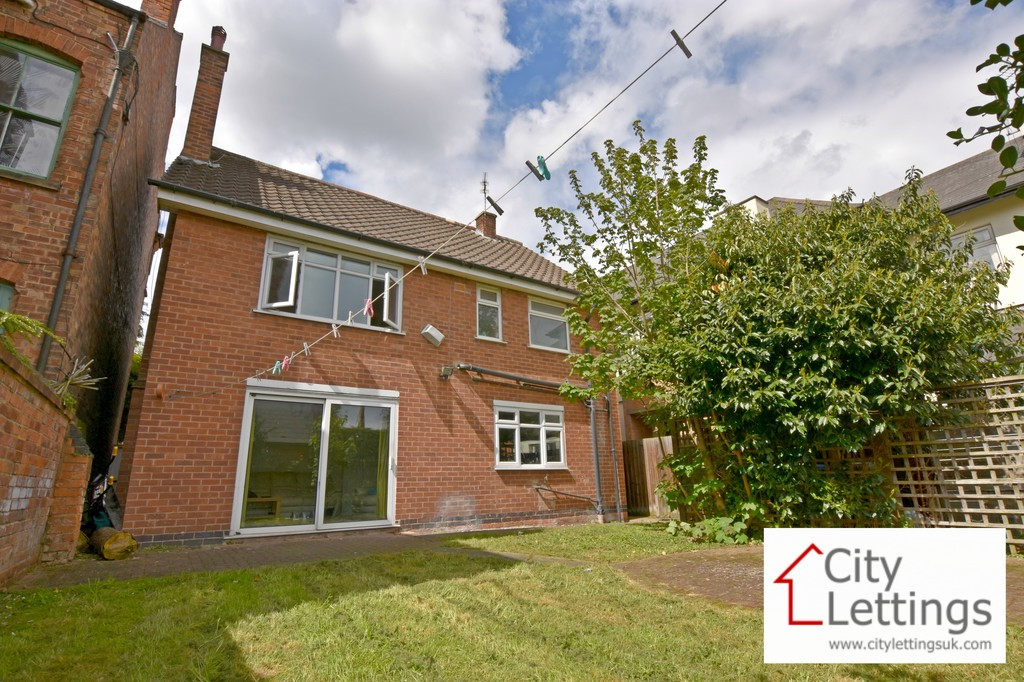 4 bed student house to rent on Loughborough Road, Nottingham, NG2 7JX