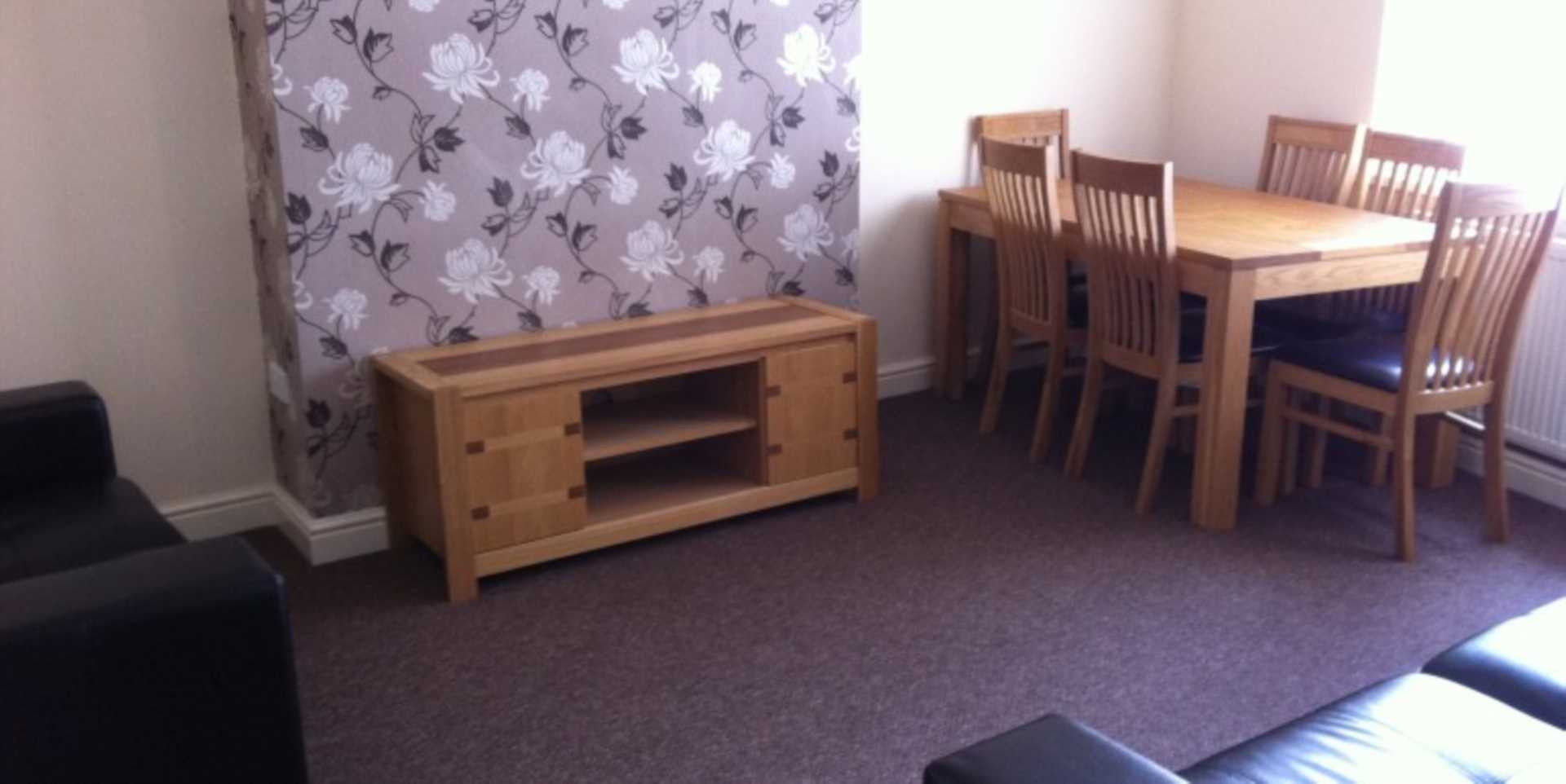 5 bed student house to rent on Grassfield Avenue, Salford, M7 1HW StuRents