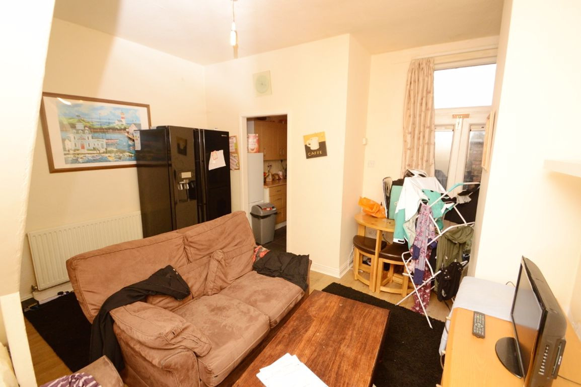 4 bed student house to rent on Kathleen Grove, Manchester, M14 5GY