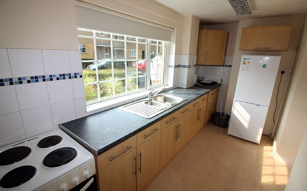 4 bed student house to rent on Cheviots, Hatfield, AL10 8JT StuRents